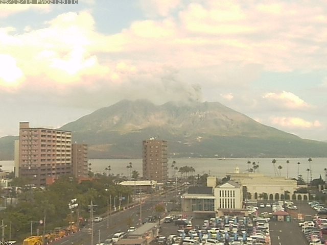 �������J����